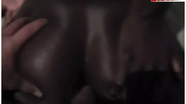 Porno chaud pas d'inscription  Trois hommes de Bron en ont mis un dans toutes les fissures film gratuit porno lesbienne