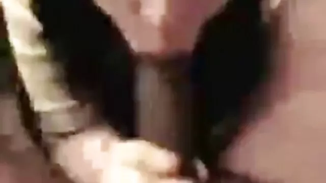 Porno chaud pas d'inscription  Regardez une porno lesbien streaming autre fille humide jouer avec sa bouche et la pousser dans un chapeau