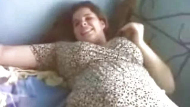 Porno chaud pas d'inscription  Charmante chienne se plaint d'une grosse bite dans sa video lesbienne gratuit chatte