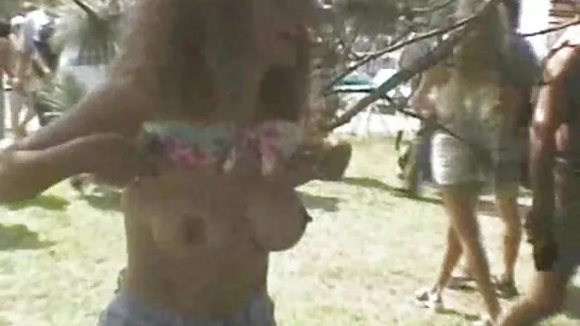 Porno chaud pas d'inscription  POV blo pipe et regarder canard videolesbiennegratuite avec jeune chienne