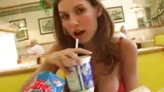 Porno chaud pas d'inscription  La chatte et le cul rebondir lesbiennne video sur la grosse bite en caoutchouc
