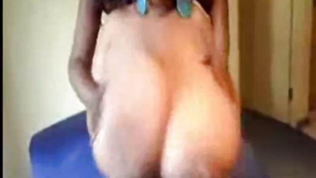 Porno chaud pas d'inscription  Grasse poussin se fait baiser par un gros mec noir video gouine gratuit dans la chatte
