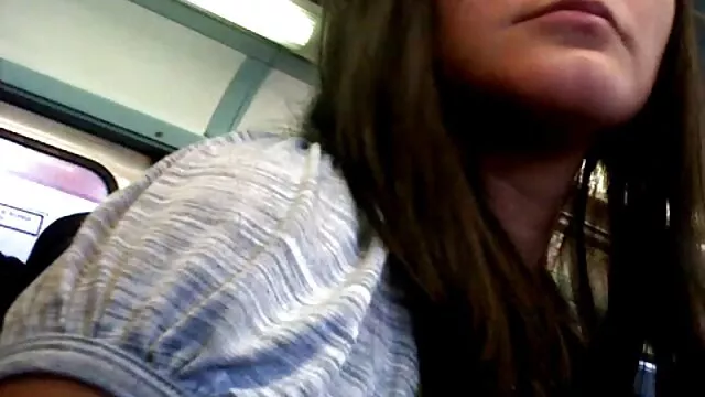 Porno chaud pas d'inscription  La beauté n'a pas attendu le bus lesbienne video gratuit et est descendue
