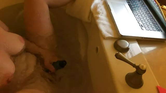 Porno chaud pas d'inscription  Close-up film x lesbienne streaming rasée chatte rasée d'une jeune fille
