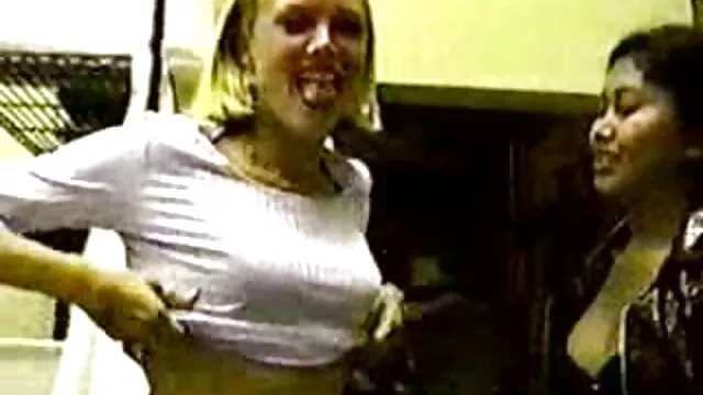 Porno chaud pas d'inscription  Guy avec regarder film porno lesbienne une montre jouet jouet comme une coquine blonde entre