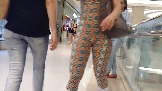 Porno chaud pas d'inscription  Le petit homme lesbienne film gratuit mince met une très grande vis à une couleur très blanche