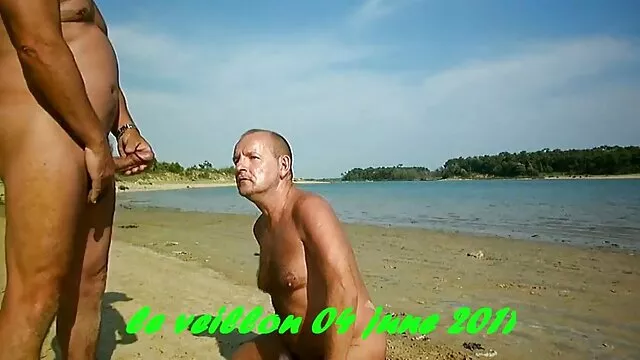 Porno chaud pas d'inscription  Bull donne une salope mature laisbienne video bouche et lui fait baiser