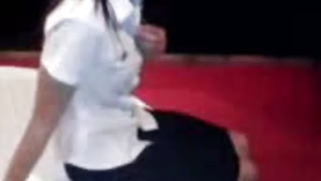 Porno chaud pas d'inscription  Une jeune beauté vierge se déverse sur le video lebiennes canapé