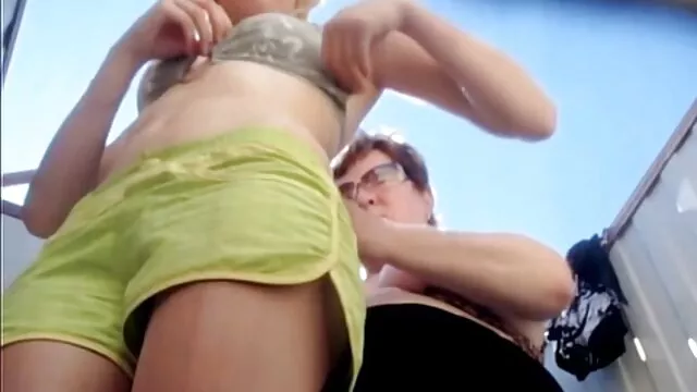 Porno chaud pas d'inscription  Garçon dépouillé maman dans chatte sur film porno pour lesbienne lit