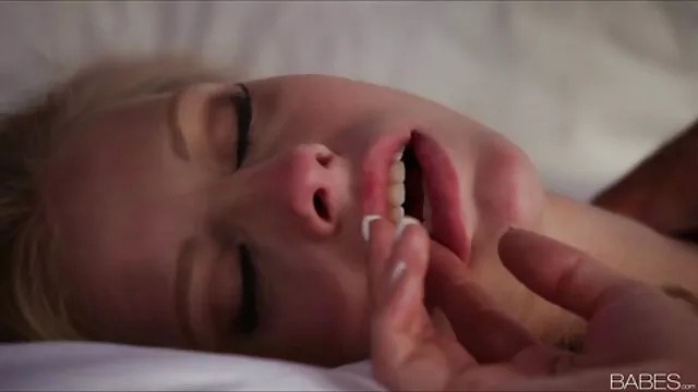 Porno chaud pas d'inscription  Chaud mignon video gratuite lesbienne black copine putain elle-même et a pris il dans elle chatte