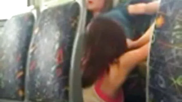 Porno chaud pas d'inscription  Fille mignonne saute sur film porno pour lesbienne des amis maigres phallus