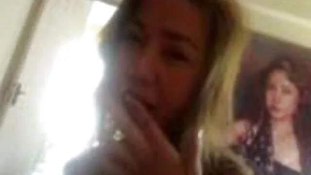Porno chaud pas d'inscription  Botty chaudasse est autour de supporter la bite lesbienne porn francais chaude